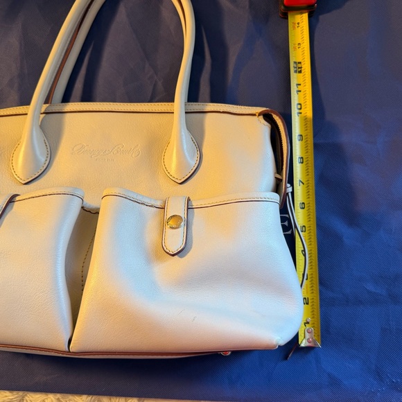 Dooney & Bourke Cream leather Shoulder Bag with Red interior - Picture 14 of 16